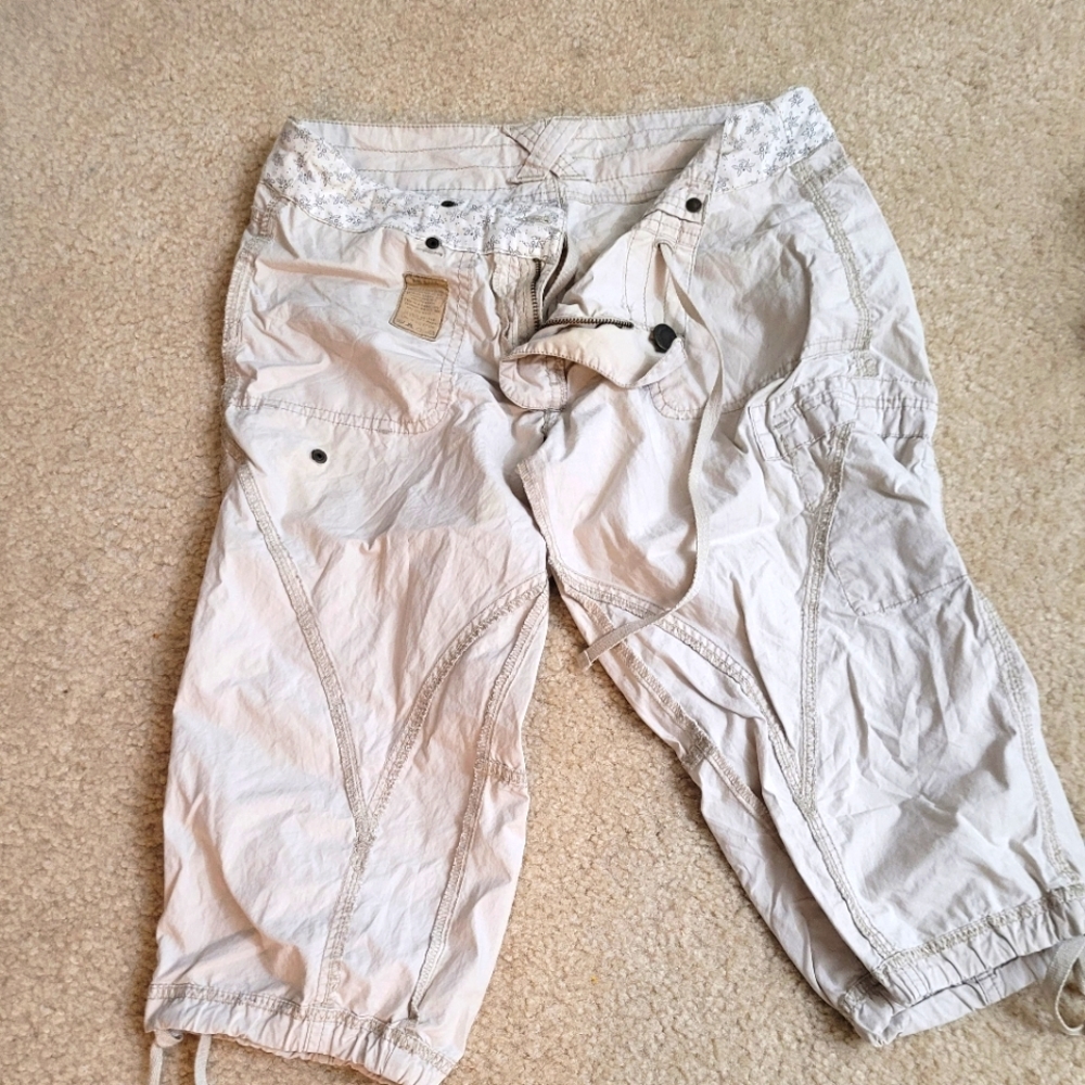 Capri pants